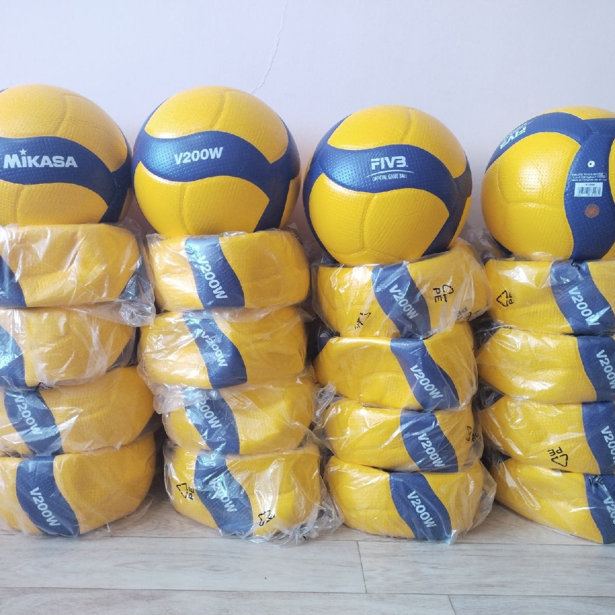 MIKASA V200W Volleyball